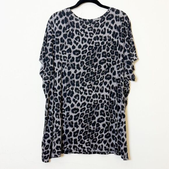 Torrid Super Soft Gray & Black Leopard Print Tee.  Size 4 - Picture 2 of 8